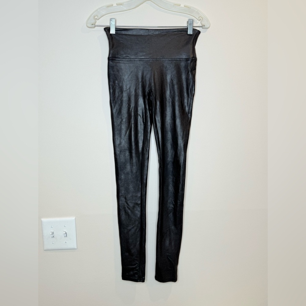 🔥Spanks Black Shimmer women’s Black Faux Leather Leggings🔥 - Picture 2 of 9
